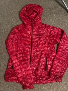 Mountain Hardwear Women's Red Hooded Puffer Jacket
